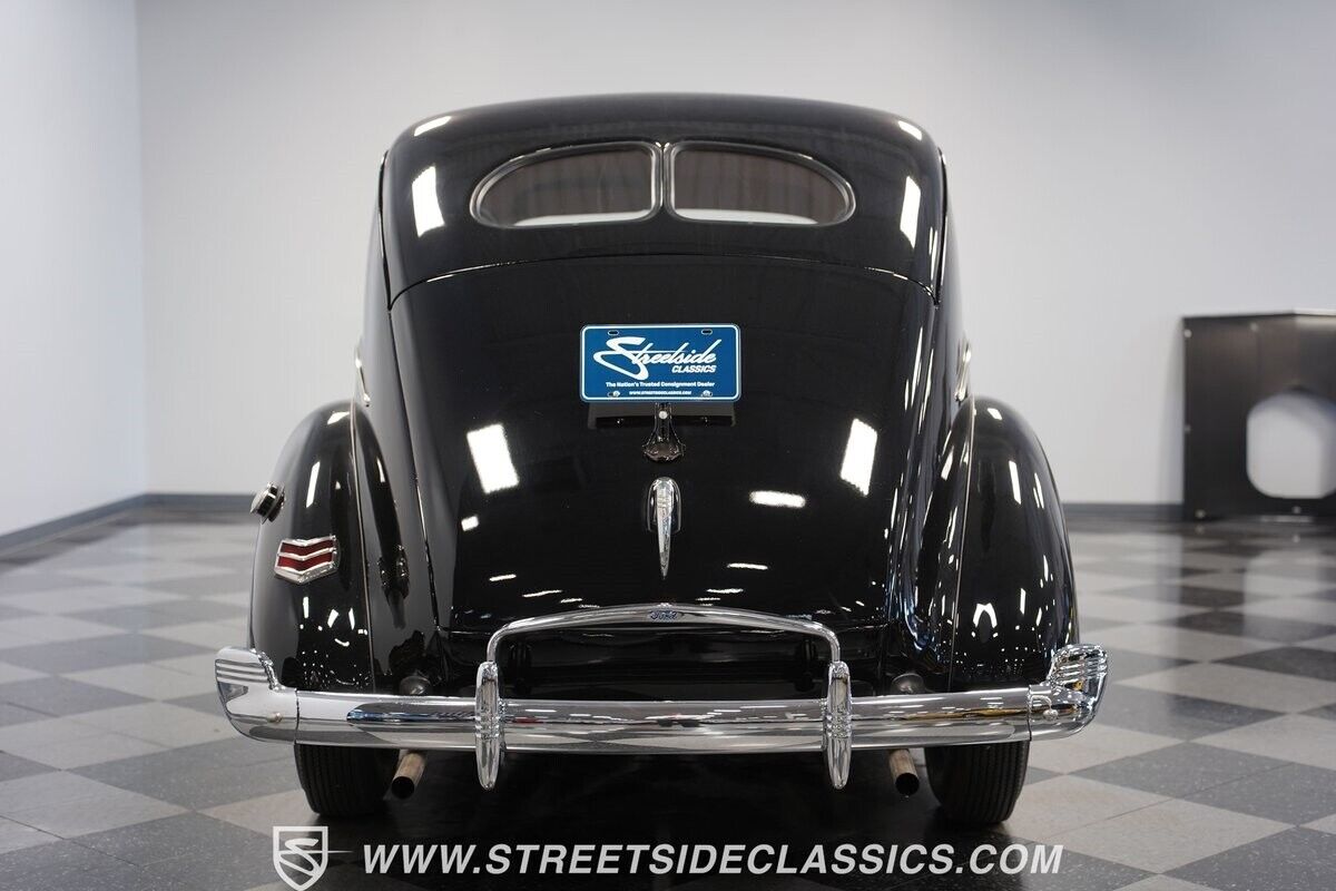 Ford-Standard-Berline-1940-25