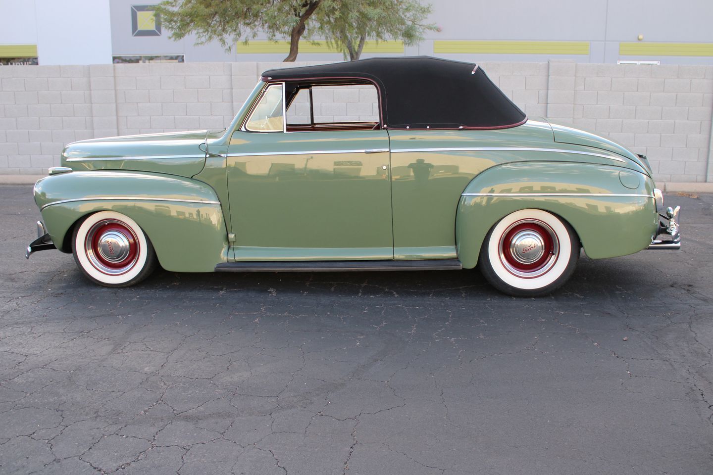 Ford-Super-DeLuxe-Cabriolet-1941-5