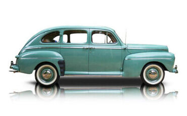 Ford-Super-Deluxe-Berline-1942-1