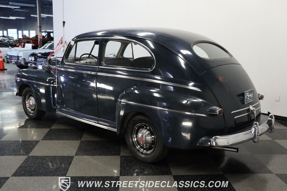 Ford-Super-Deluxe-Berline-1946-6