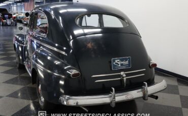 Ford-Super-Deluxe-Berline-1946-7