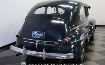 Ford-Super-Deluxe-Berline-1946-9