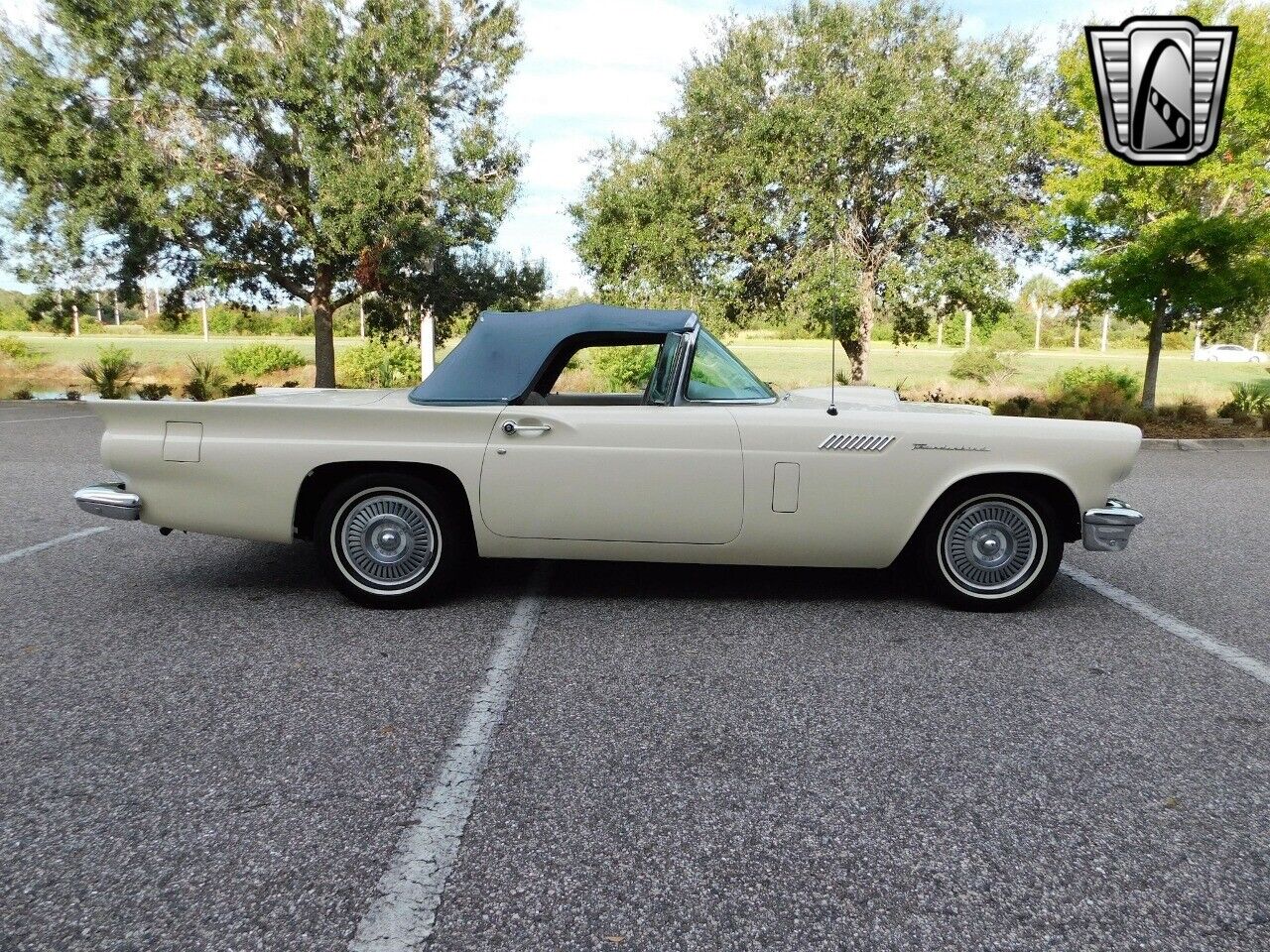 Ford-Thunderbird-1957-3