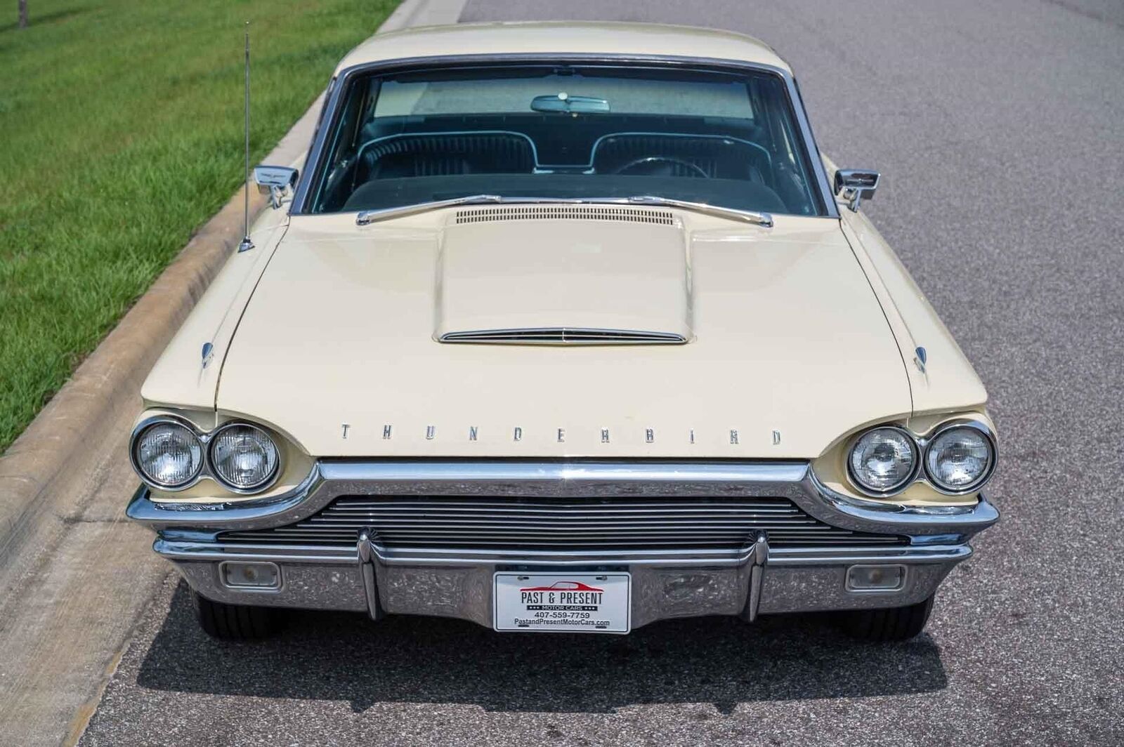 Ford-Thunderbird-1964-9