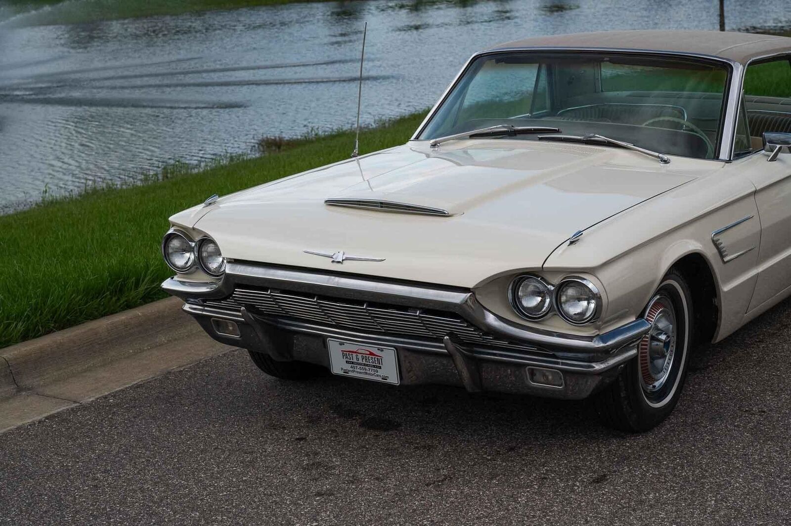 Ford-Thunderbird-1965-27