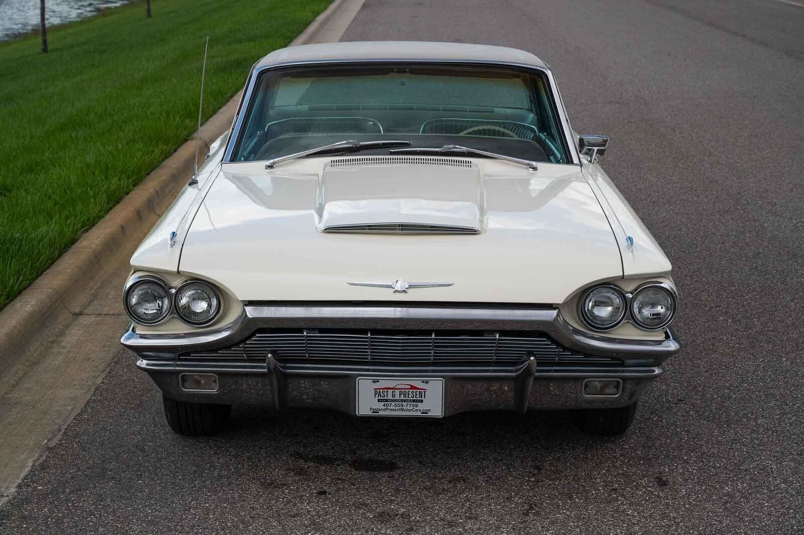 Ford-Thunderbird-1965-29