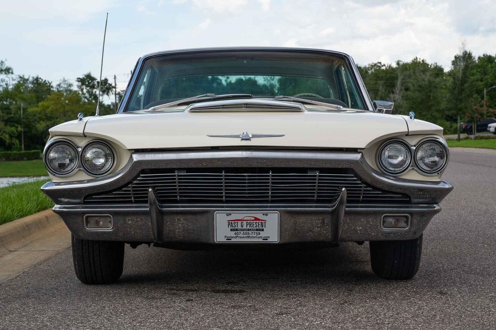 Ford-Thunderbird-1965-30