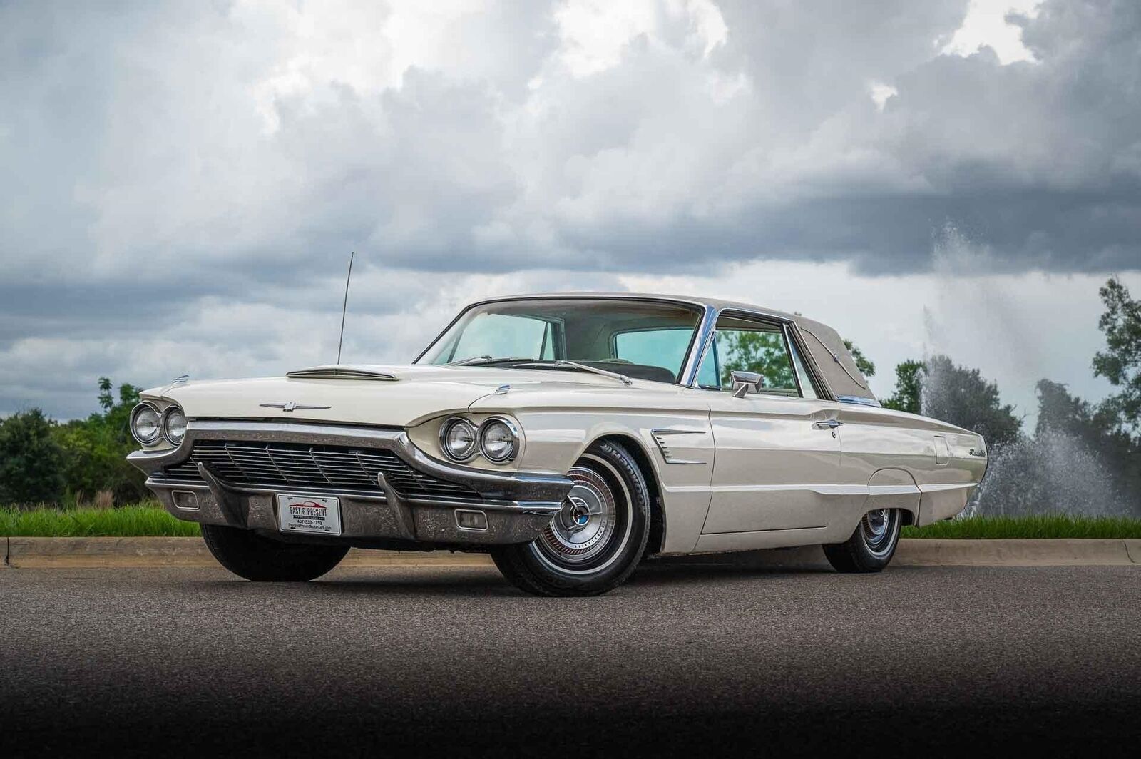 Ford-Thunderbird-1965-35