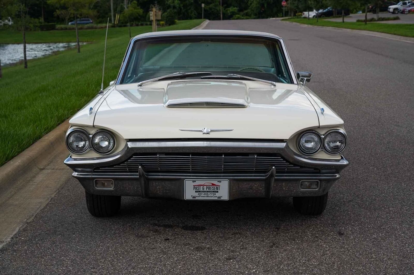 Ford-Thunderbird-1965-9