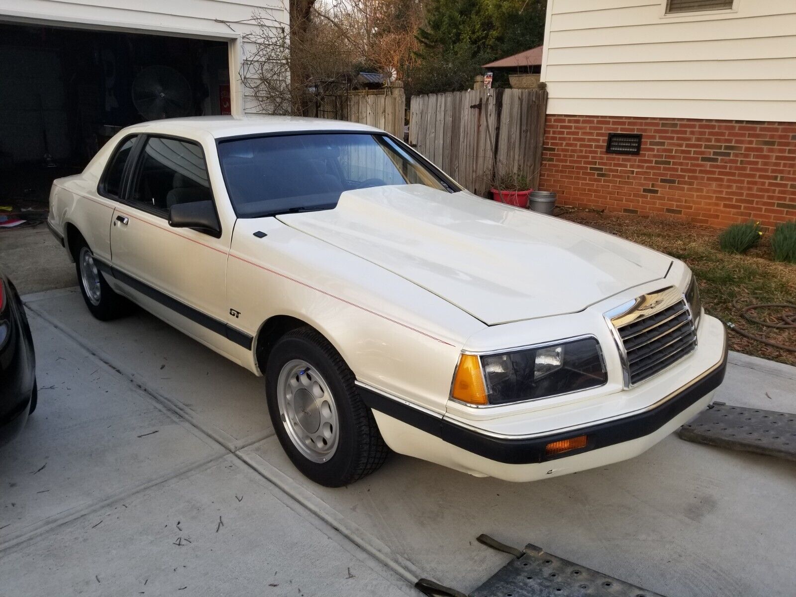 Ford-Thunderbird-Berline-1983-1