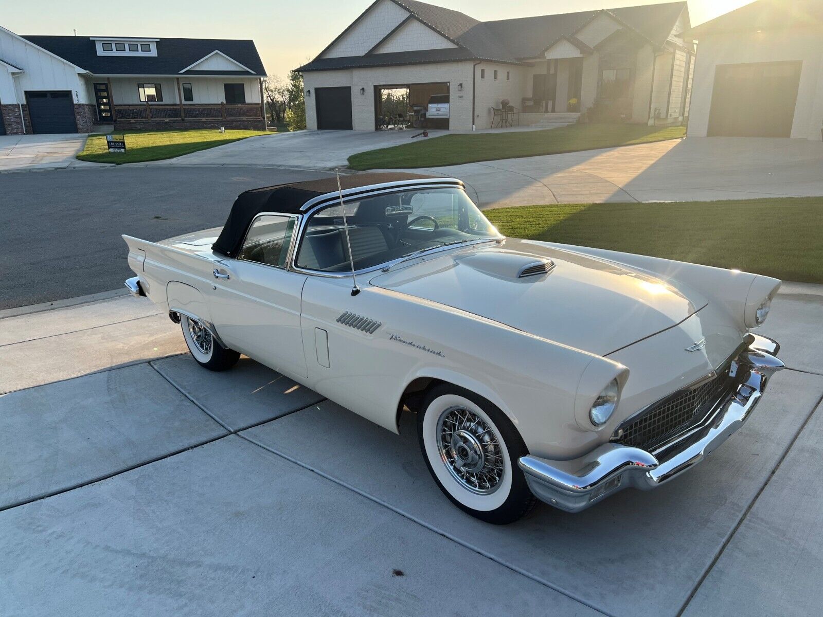 Ford-Thunderbird-Cabriolet-1957-1