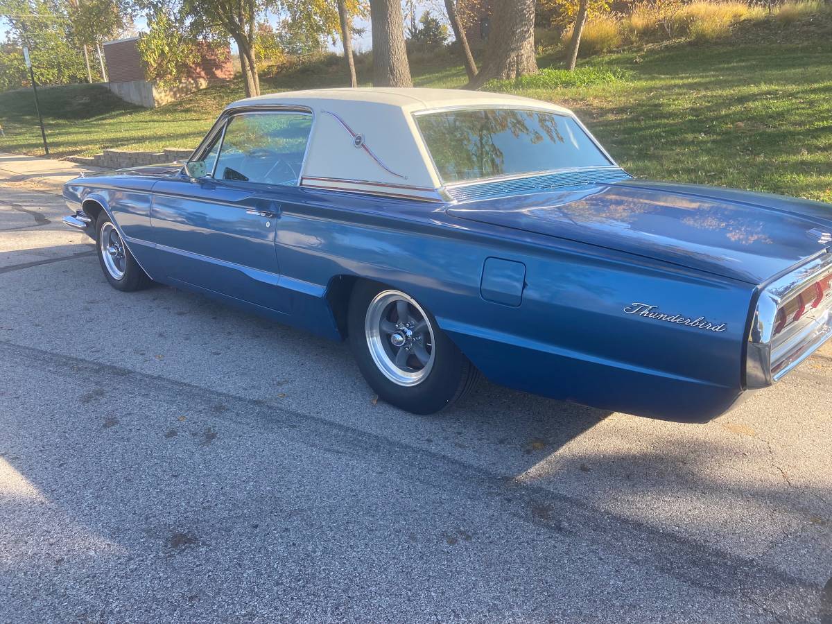 Ford-Thunderbird-deluxe-1966-4