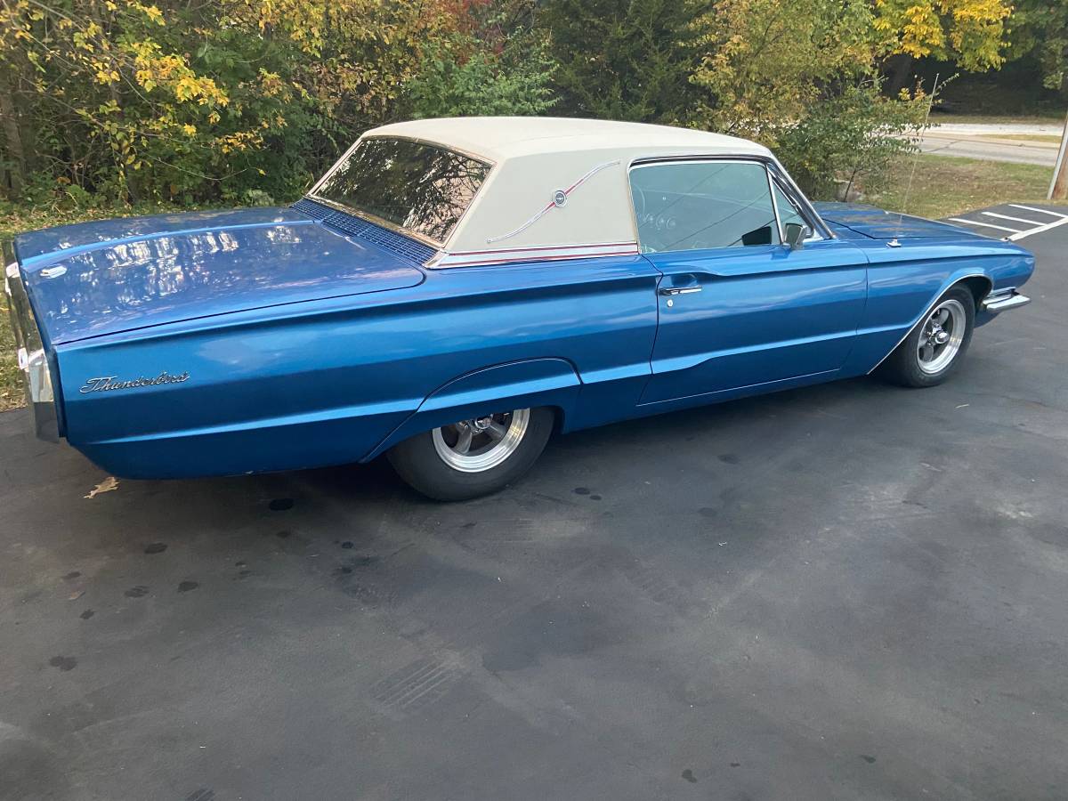 Ford-Thunderbird-deluxe-1966-8