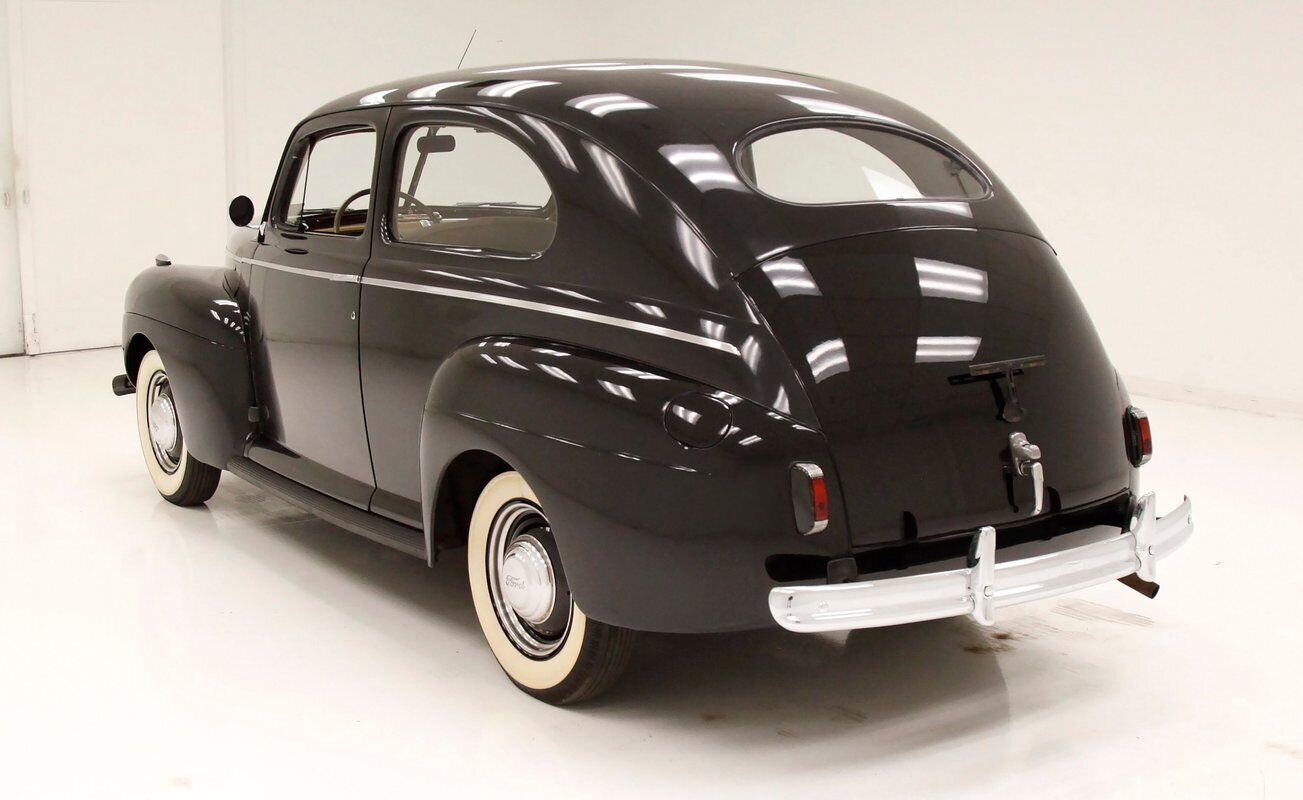 Ford-Tudor-Berline-1941-2