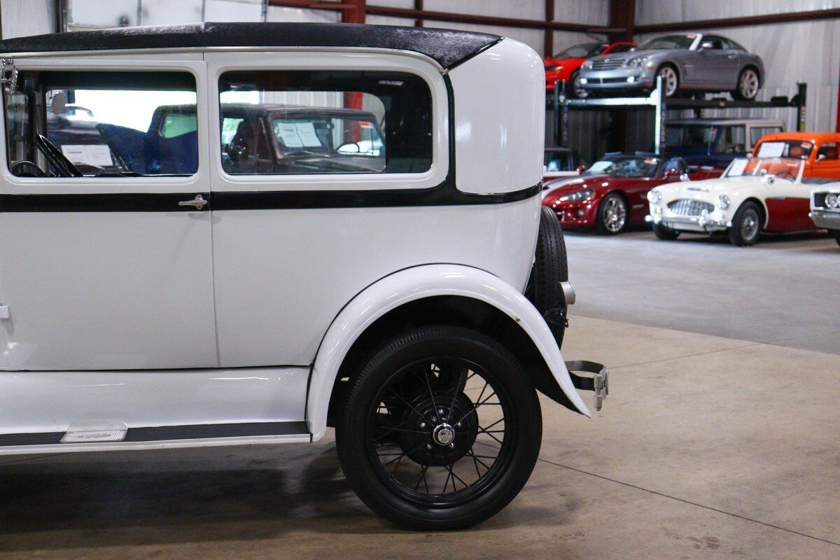 Ford-Tudor-Coupe-1928-4