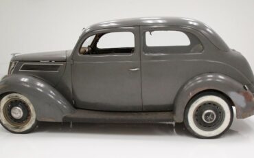 Ford-Tudor-Sedan-Berline-1937-1