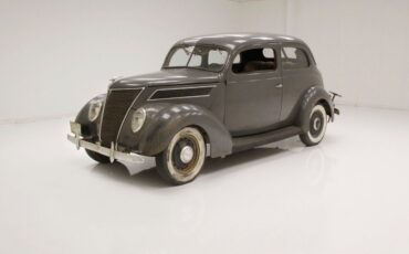 Ford-Tudor-Sedan-Berline-1937