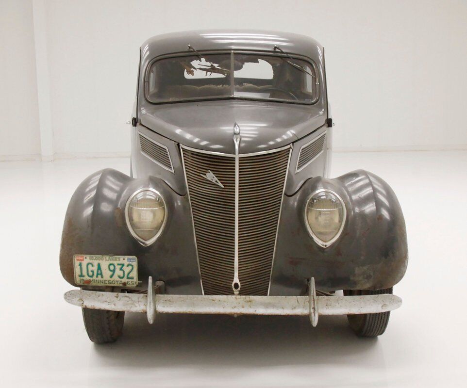 Ford-Tudor-Sedan-Berline-1937-6