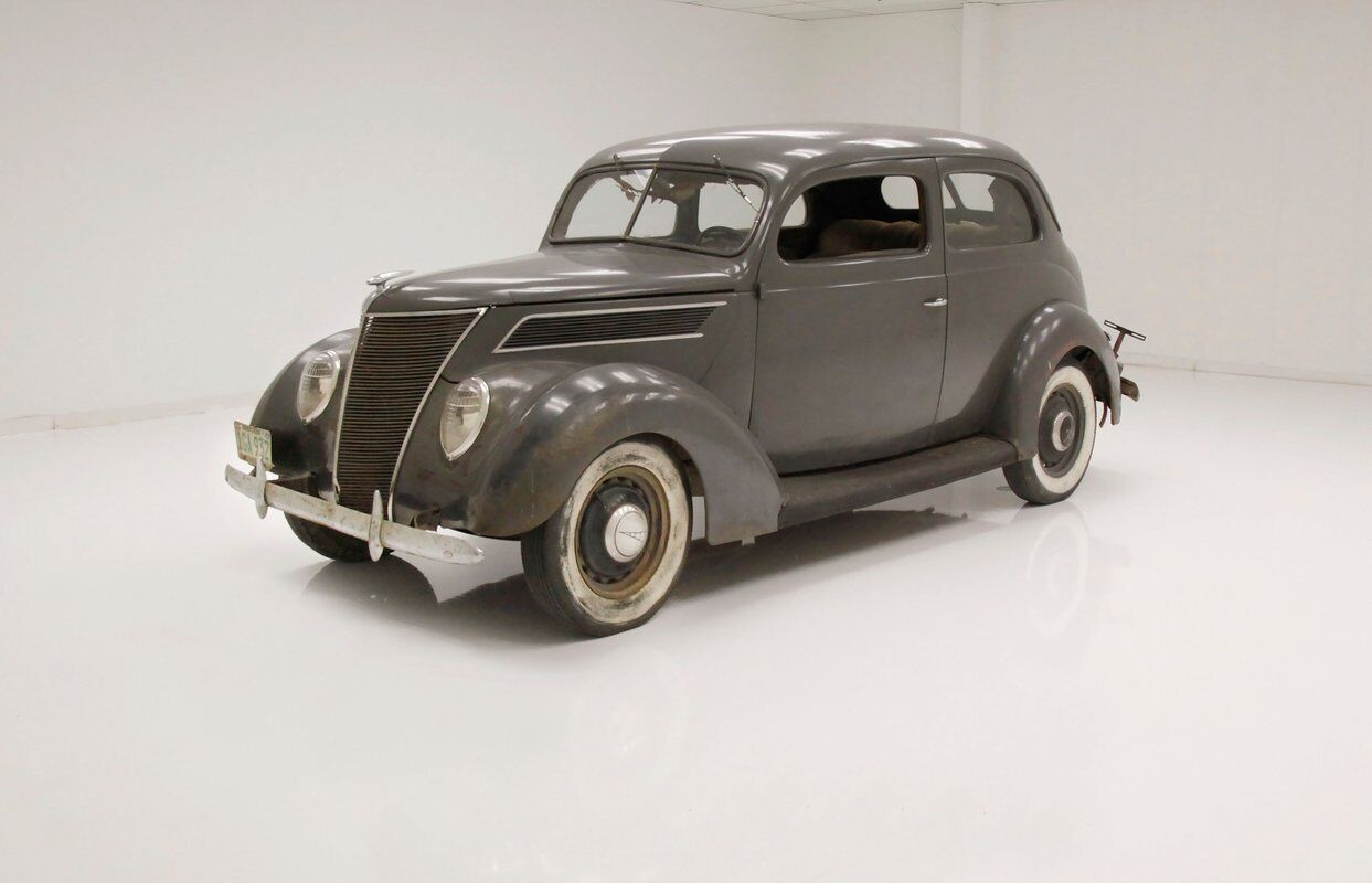 Ford-Tudor-Sedan-Berline-1937