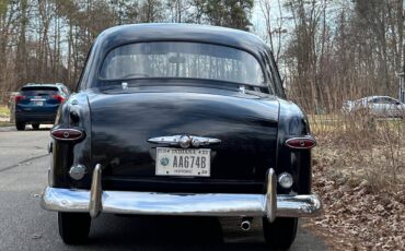 Ford-Tudor-sedan-1949-2