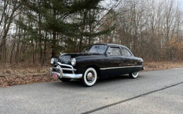 Ford-Tudor-sedan-1949-4