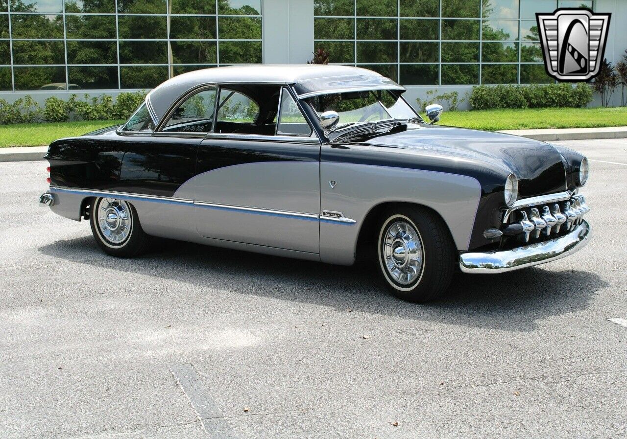 Ford-Victoria-Coupe-1951-8