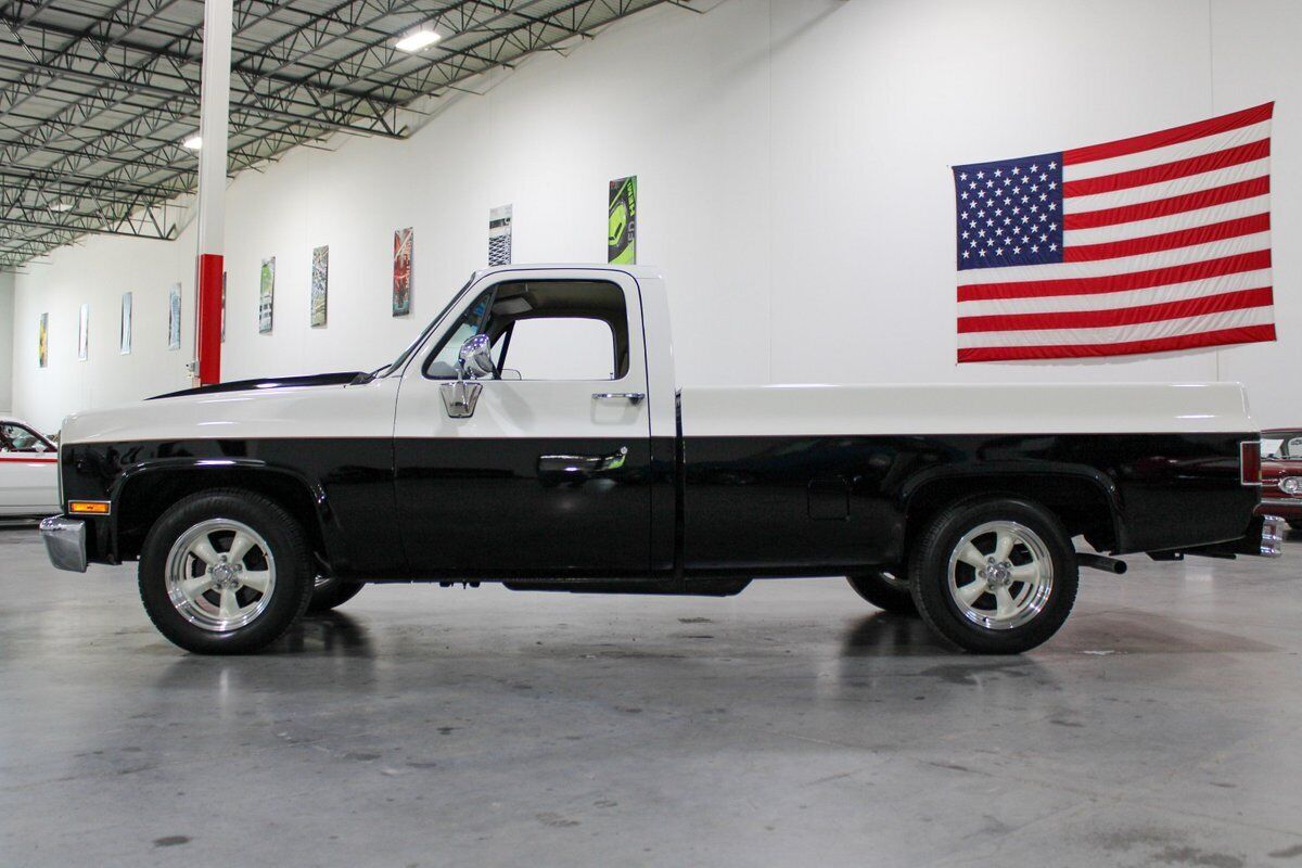 GMC-R10-Sierra-Classic-Pickup-1987-1