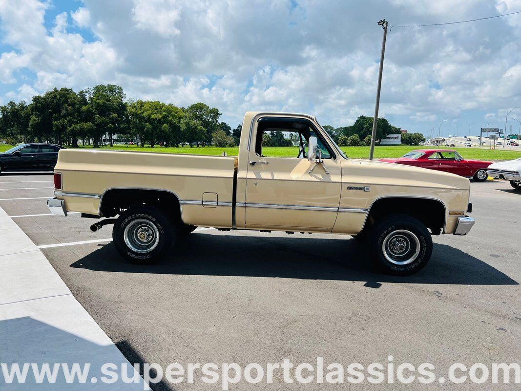 GMC-Sierra-1500-Pickup-1984-4