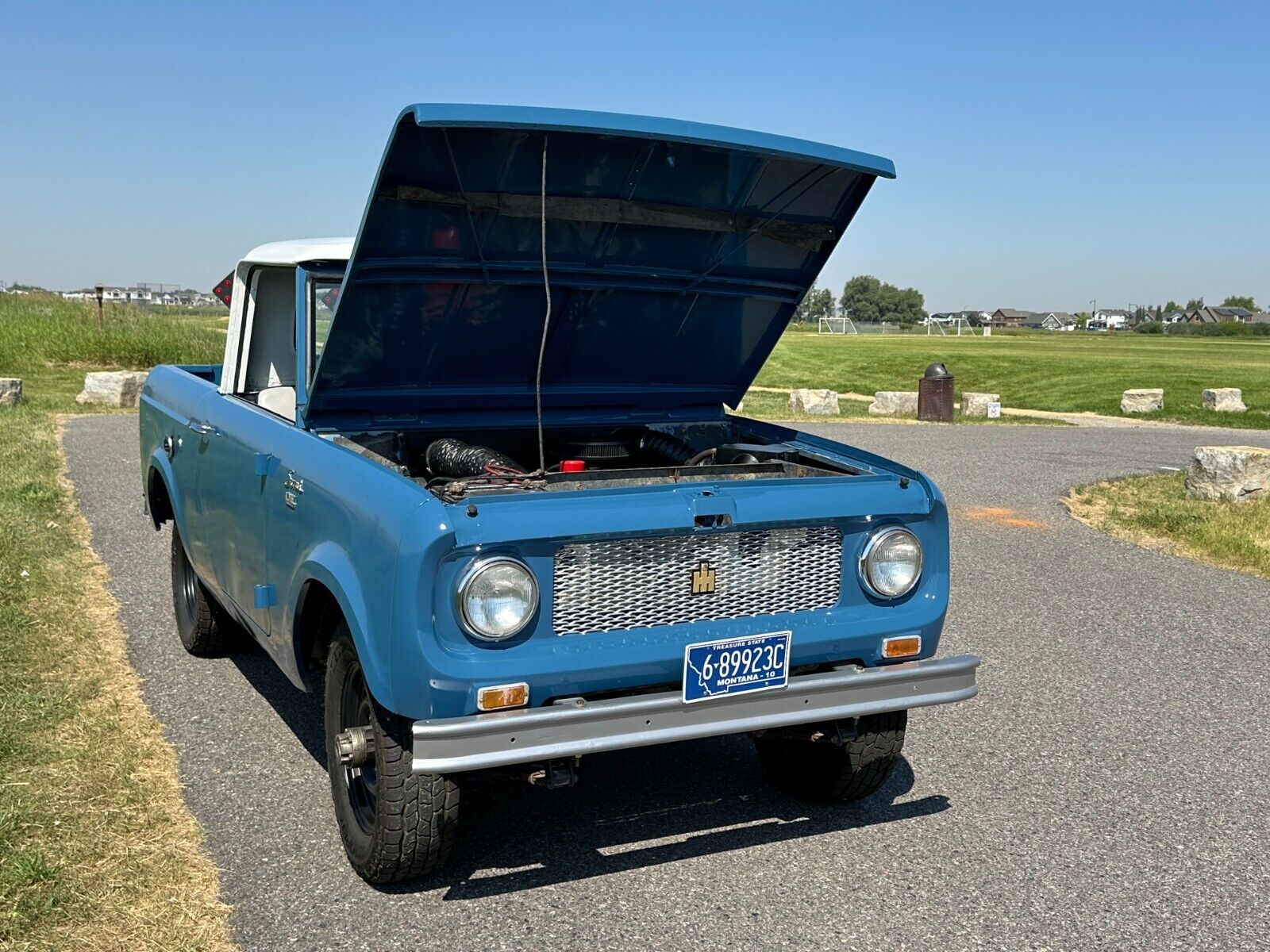 International-Harvester-Scout-Pickup-1962-10