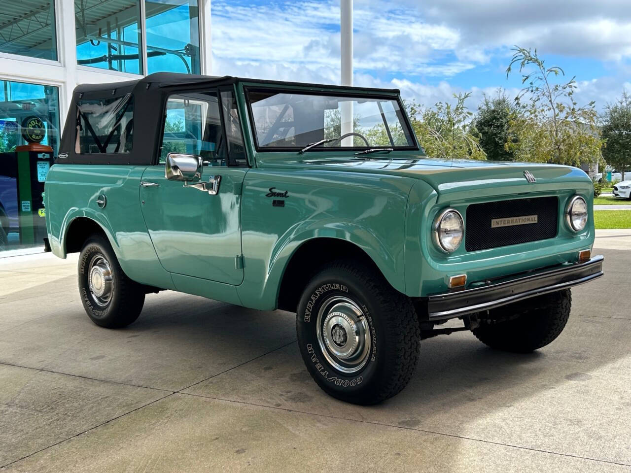 International-Harvester-Scout-Pickup-1969-2