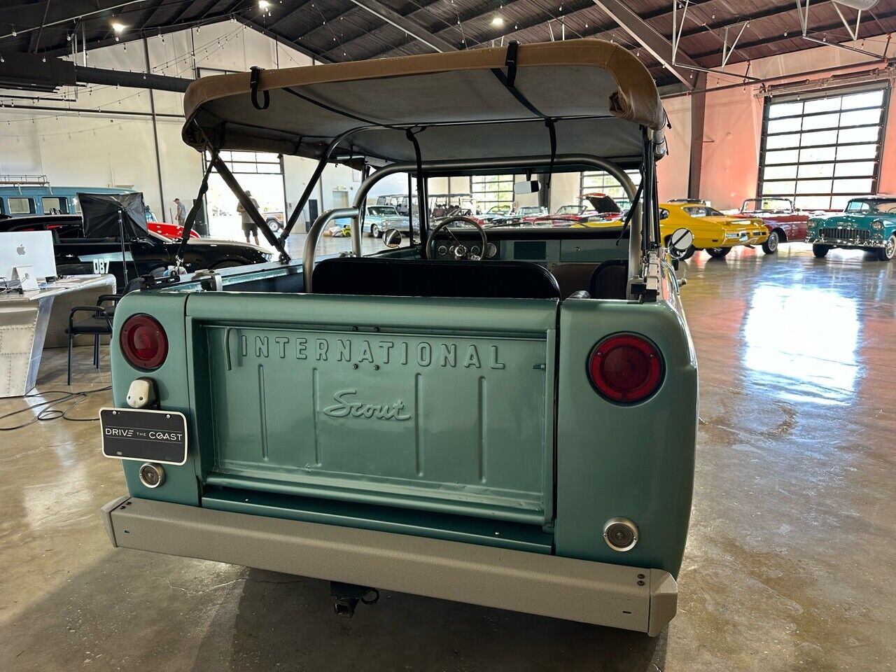 International-Harvester-Scout-SUV-1966-15