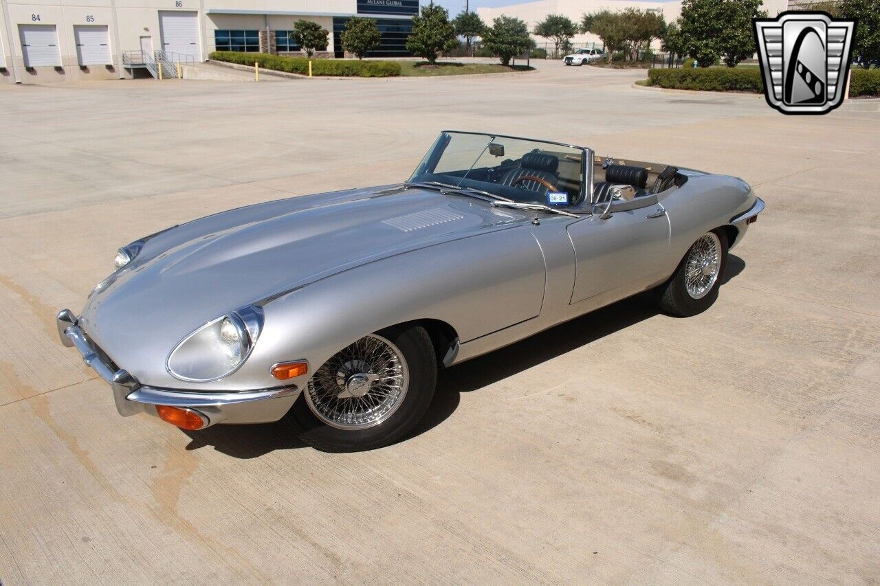 Jaguar-E-Type-1969-2