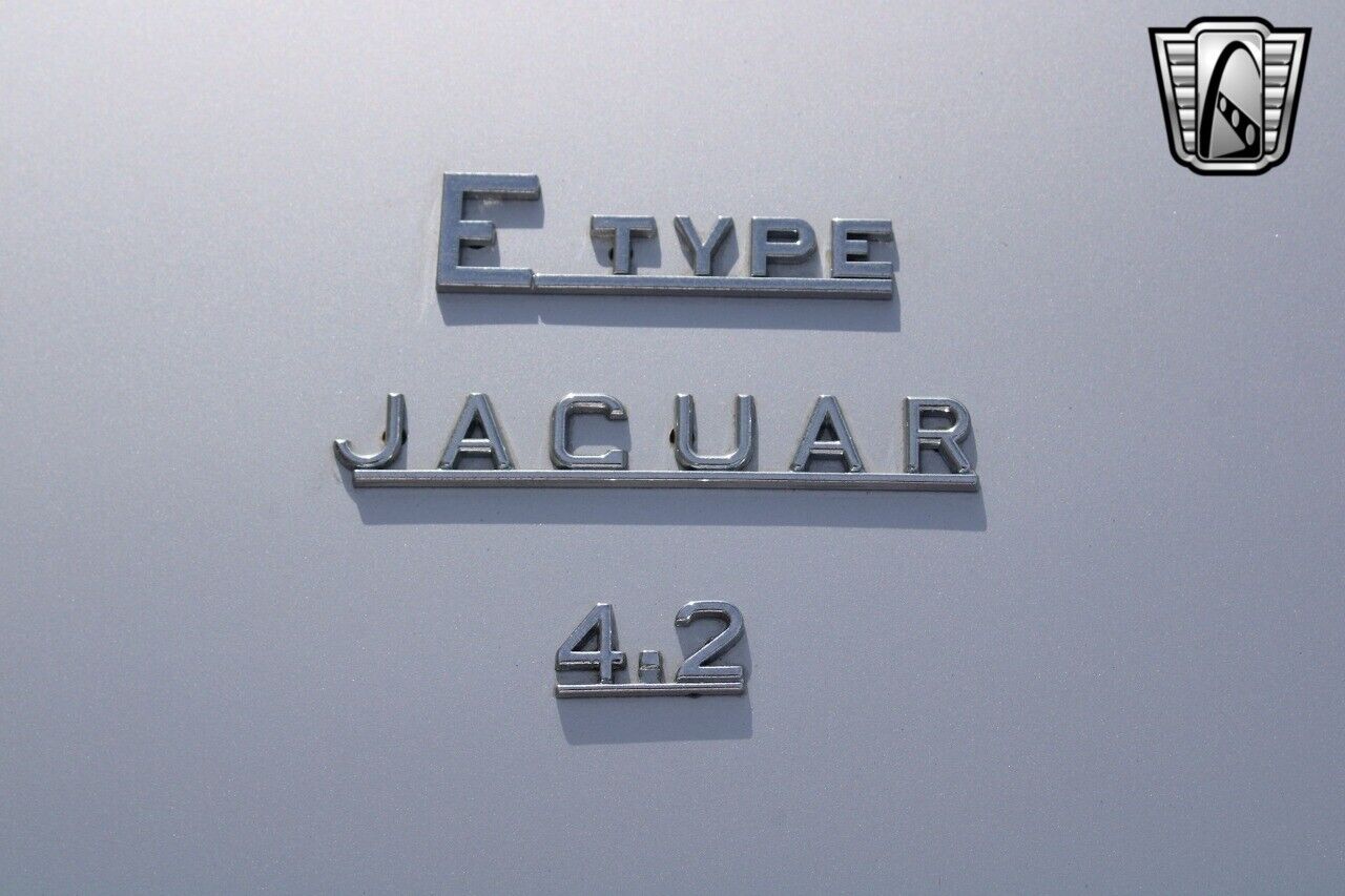 Jaguar-E-Type-1969-26