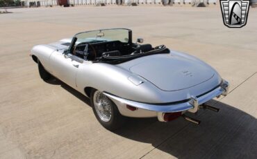 Jaguar-E-Type-1969-28