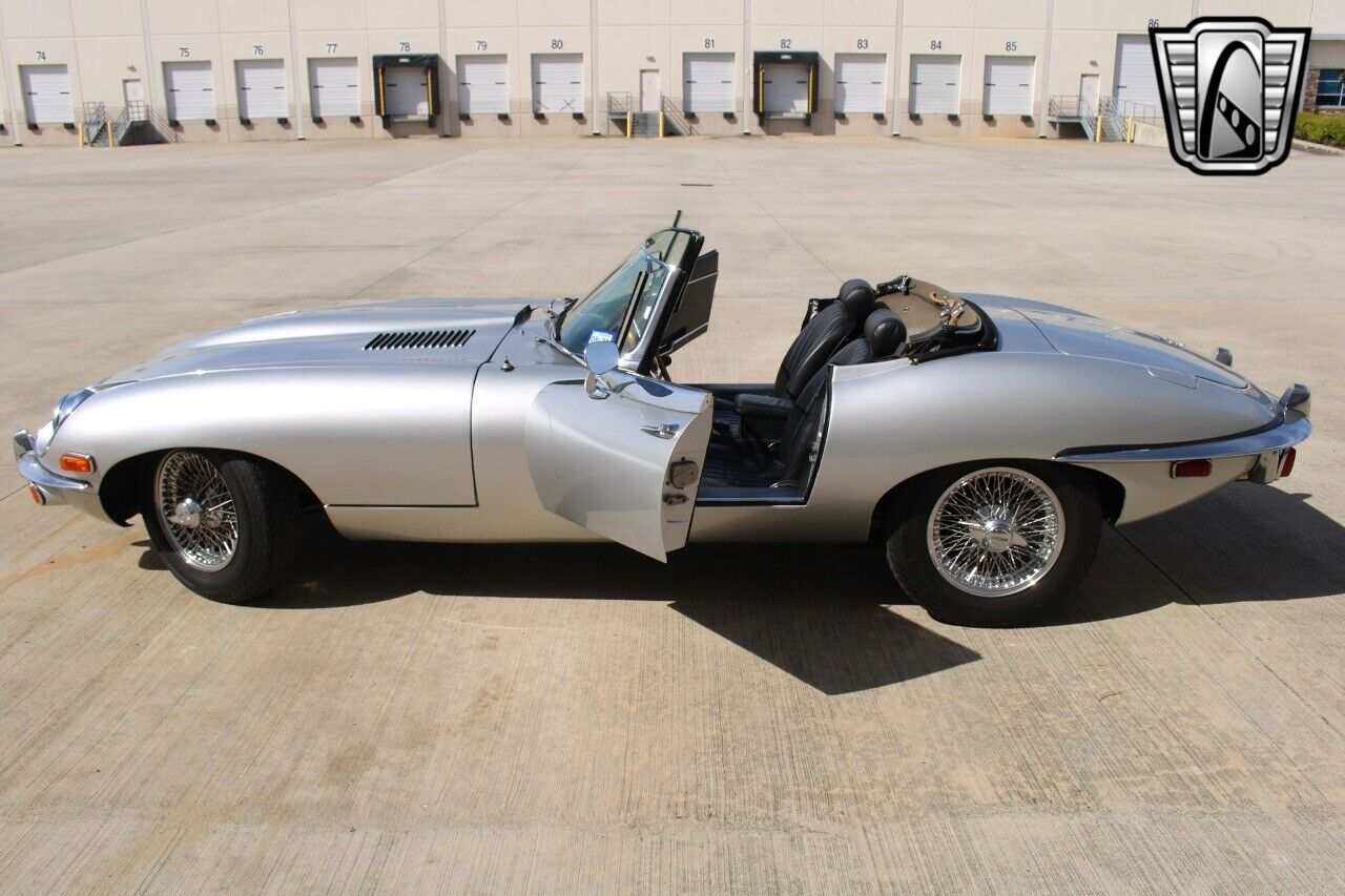 Jaguar-E-Type-1969-35