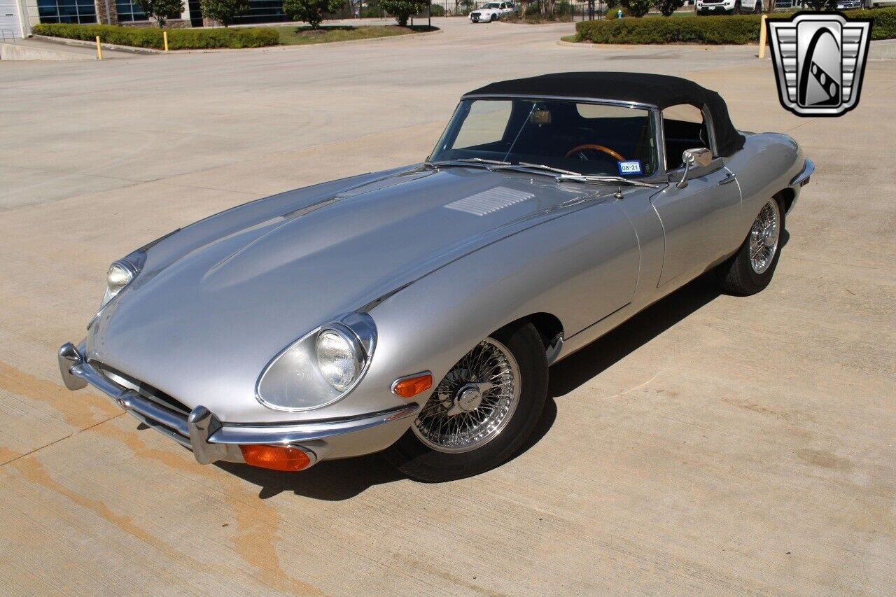 Jaguar-E-Type-1969-4