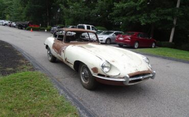 Jaguar-E-Type-1971-7