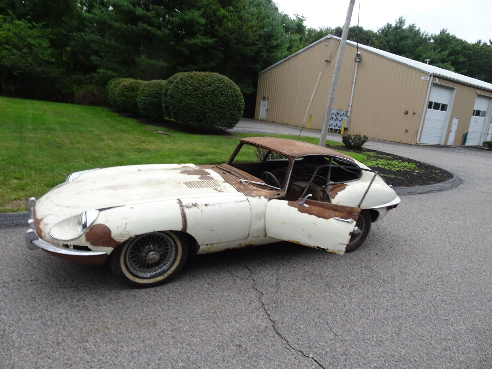 Jaguar-E-Type-1971-9