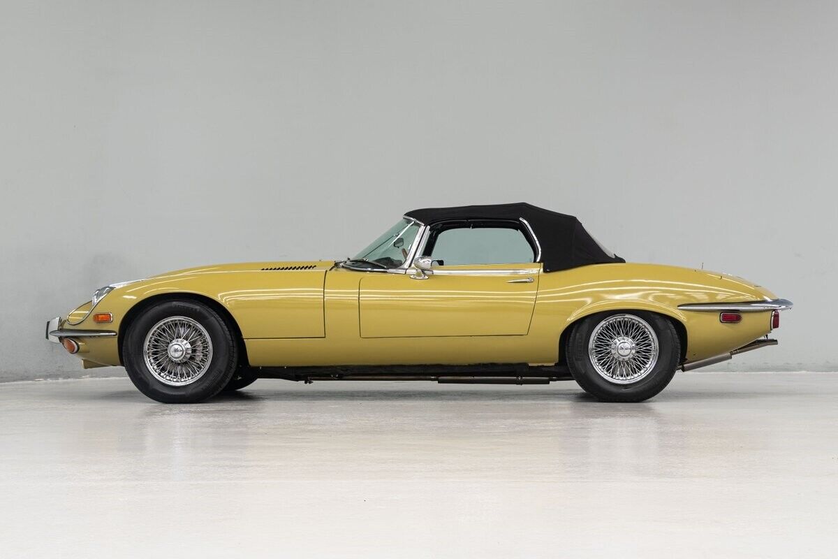 Jaguar-E-Type-1974-2