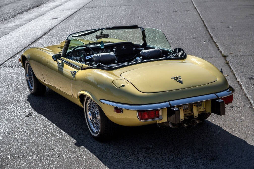 Jaguar-E-Type-1974-29