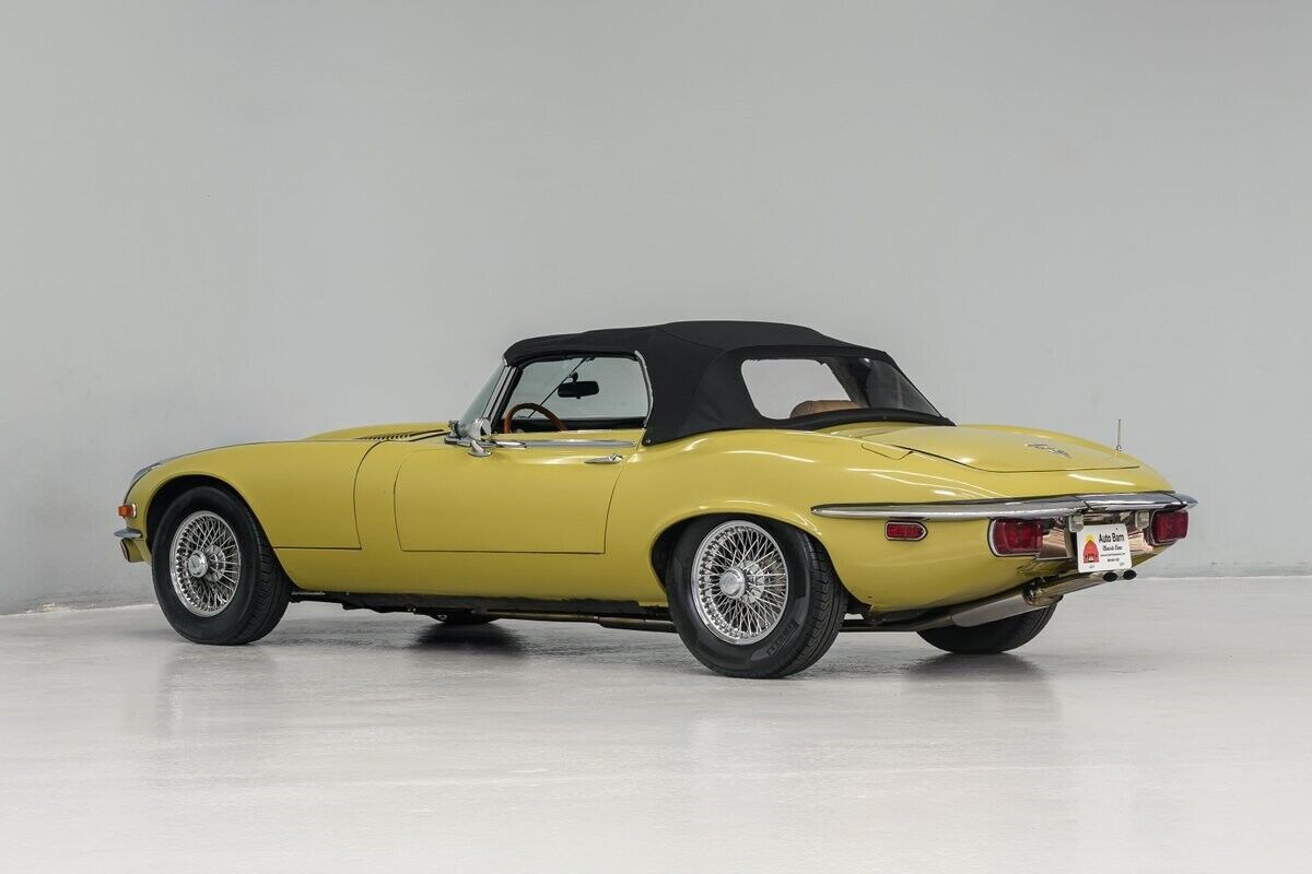 Jaguar-E-Type-1974-3