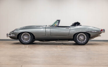 Jaguar-E-Type-Cabriolet-1967-1