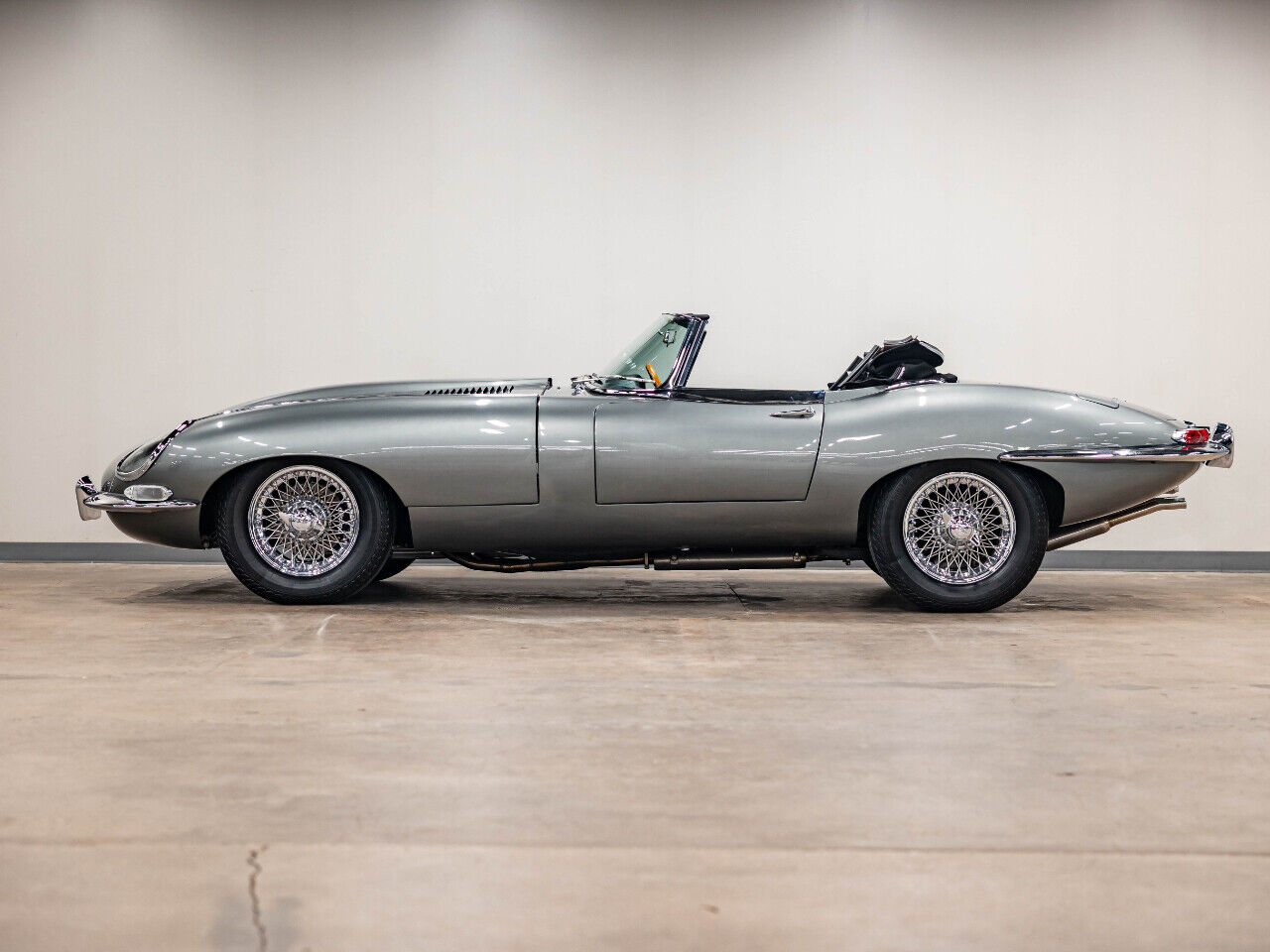 Jaguar-E-Type-Cabriolet-1967-19