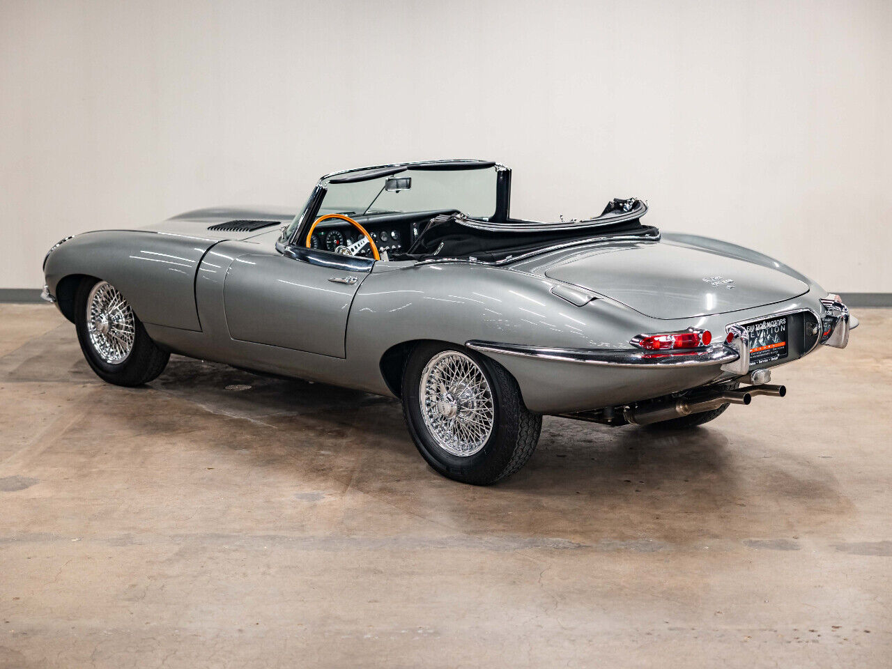 Jaguar-E-Type-Cabriolet-1967-26