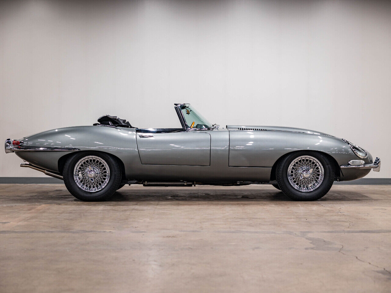 Jaguar-E-Type-Cabriolet-1967-7