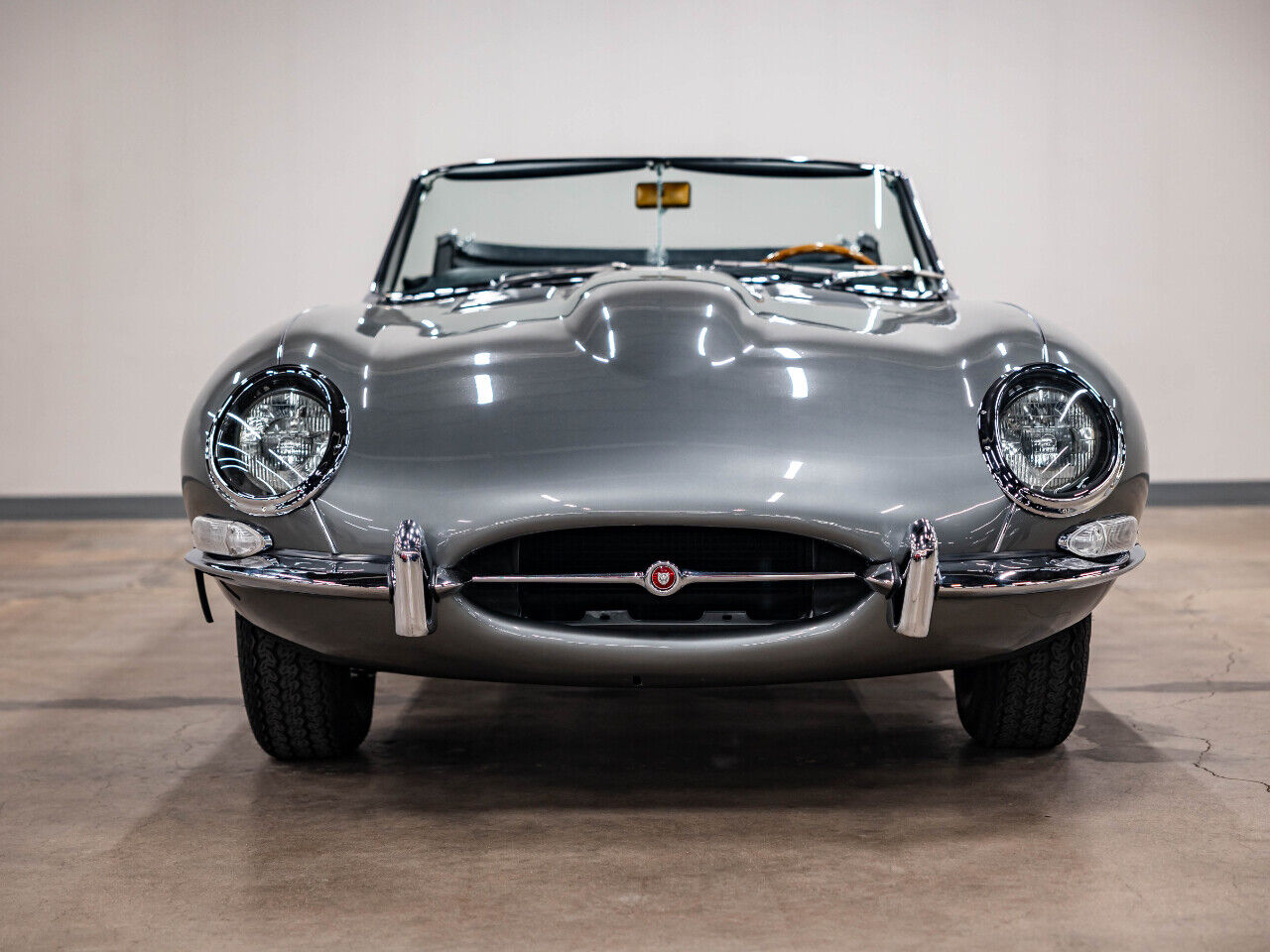 Jaguar-E-Type-Cabriolet-1967-8