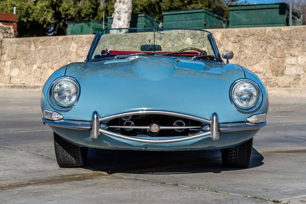 Jaguar-E-Type-Cabriolet-1968-2