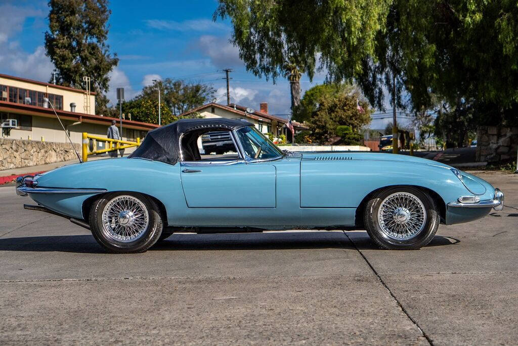 Jaguar-E-Type-Cabriolet-1968-21