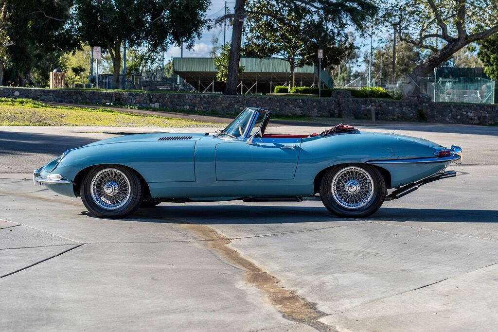 Jaguar-E-Type-Cabriolet-1968-4