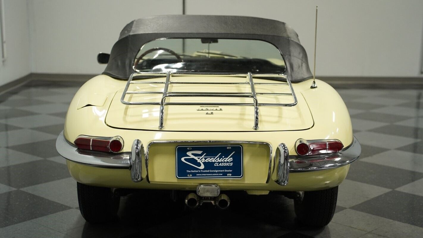 Jaguar-E-Type-Cabriolet-1968-9